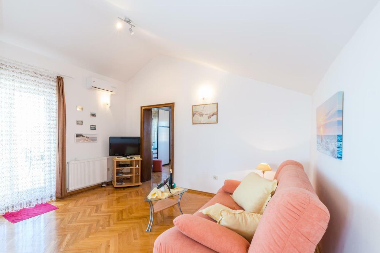 Victoria Apartment