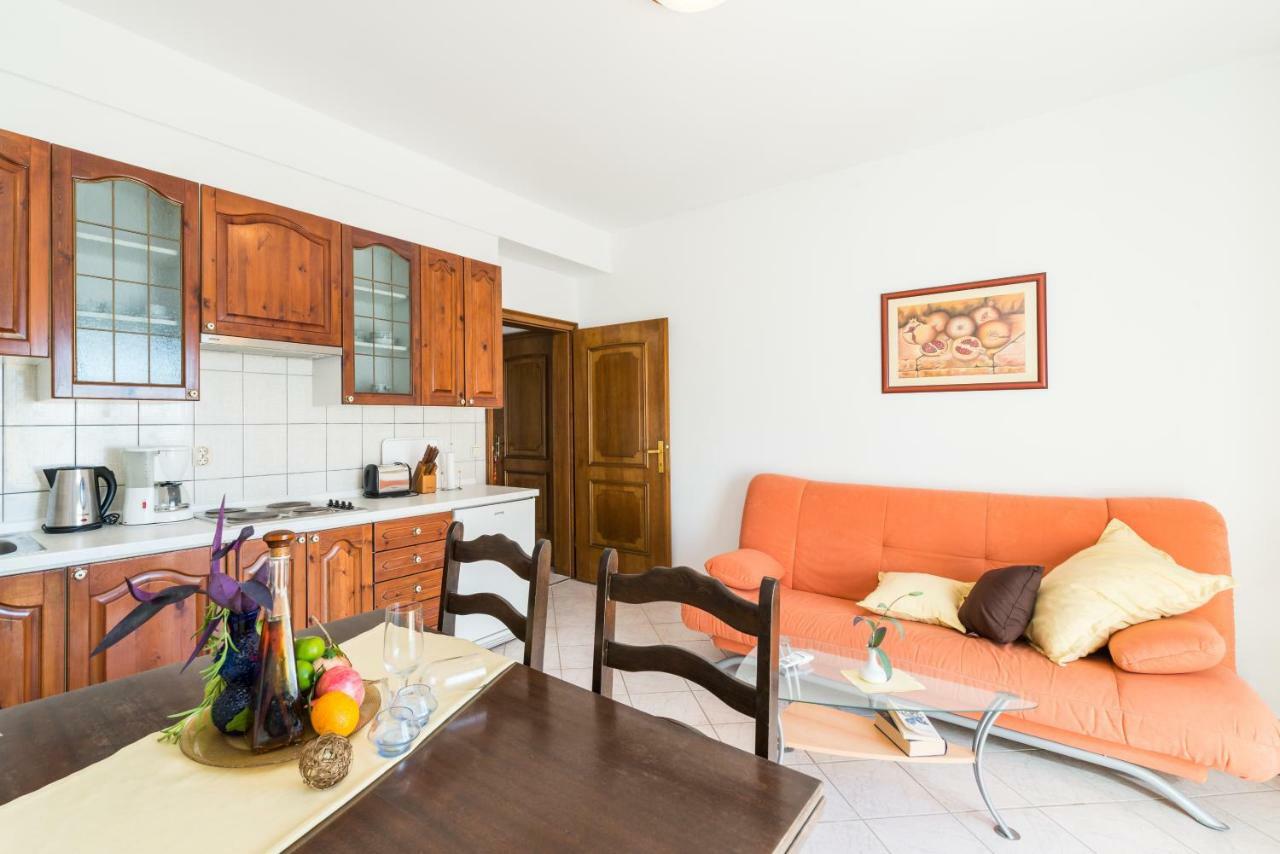 Victoria Apartment *